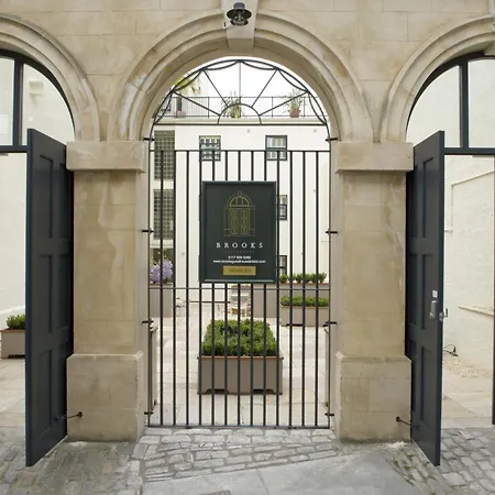 브룩스 브리스톨 4*