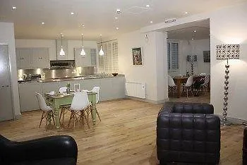 Brooks Affittacamere 4*