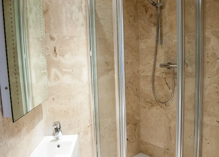 Brooks Konukevi Bristol